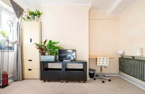 South Bermondsey Apartment | Quiet, urban studio flat in the heart of Bermondsey/Tower Bridge