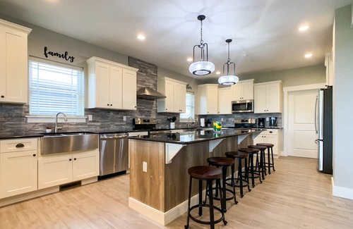 Table Rock House | Private heated Swim/Spa. Indoor and outdoor community pool.