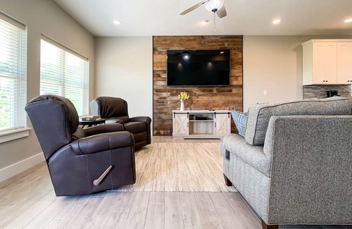 Table Rock House | Private heated Swim/Spa. Indoor and outdoor community pool.