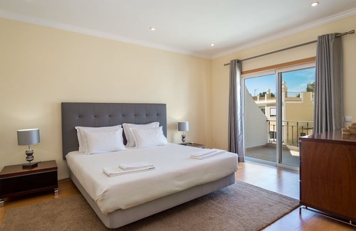 Alvor House | Villa with 4 bedrooms, free Wi-Fi, 800 meters from the beach, terrace with sea view