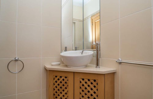Alvor House | Villa with 4 bedrooms, free Wi-Fi, 800 meters from the beach, terrace with sea view