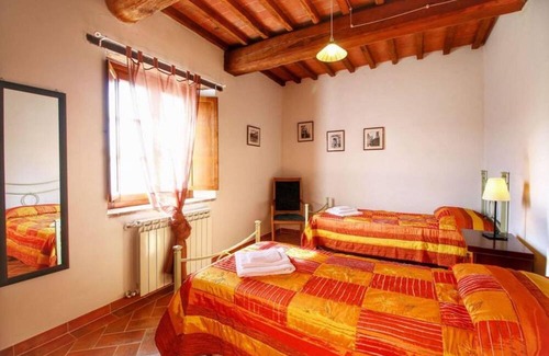 Radicondoli Apartment | Isolated building in the green, Tuscan