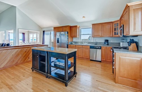 Waves House | Enjoy CHAMPAGNE VIEWS for in this OCEANFRONT home in Waves