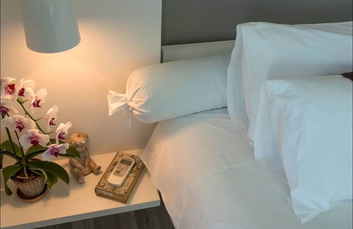 Su Thep Condo | FULLY FURNISHED TOP FLOOR NEAR THE CITY