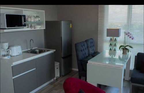 Su Thep Condo | FULLY FURNISHED TOP FLOOR NEAR THE CITY