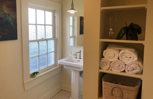 Marlyville - Fontainebleau Apartment | Cozy Apt near Tulane Univ with Off Street Parking on a quiet and safe street