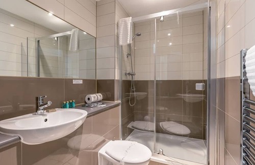 Poole Apartment | Ocean Escape - an apartment that sleeps 4 guests in 2 bedrooms