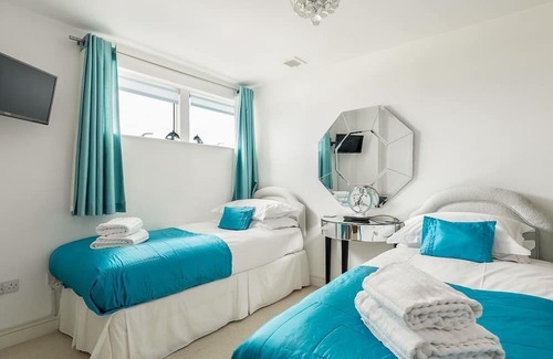 Poole Apartment | Ocean Escape - an apartment that sleeps 4 guests in 2 bedrooms