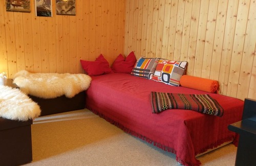 Bivio House | Detached house on the river within walking distance of the village and ski lifts