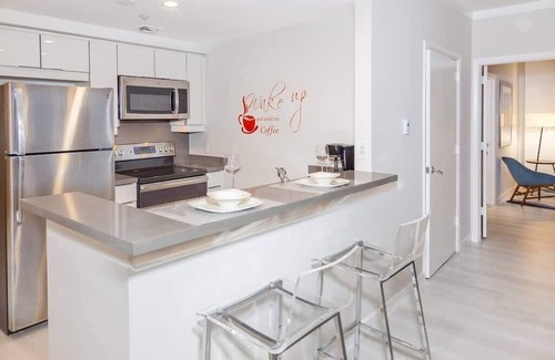 Coconut Grove Apartment | UNOBSTRUCTED SEA VIEW, COCONUT GROVE, ARYA HOTEL, FREE PARK, POOL, GYM