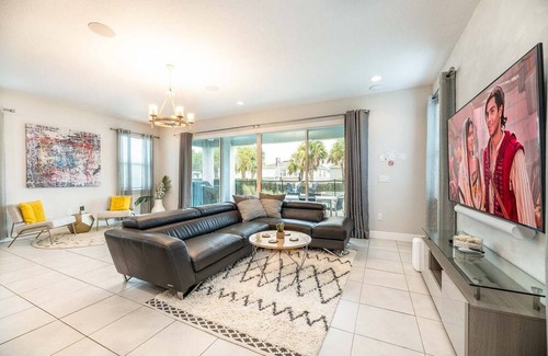 Reunion House | Modern Abode with Spillover Spa in Encore
