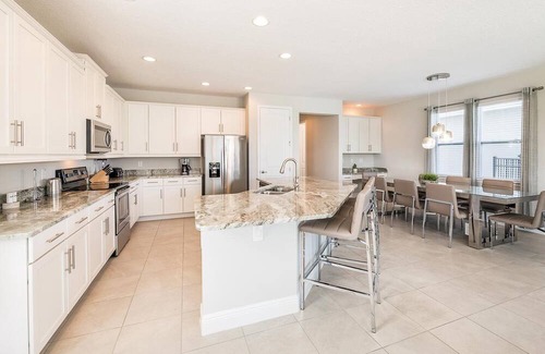Reunion House | Modern Abode with Spillover Spa in Encore