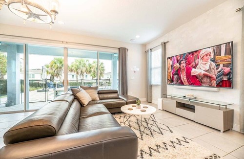 Reunion House | Modern Abode with Spillover Spa in Encore