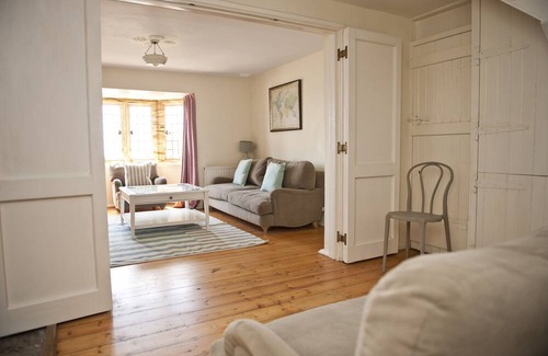 Lyme Regis Apartment | Sundial House Beachfront Arts & Crafts Period House