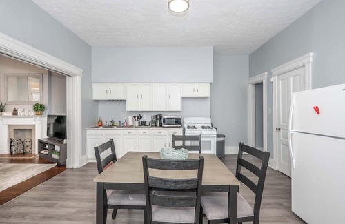 Mount Auburn Apartment | Queen City Suites 1 For 3