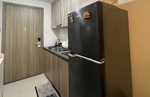 Highway Hills Condo | Fame Space