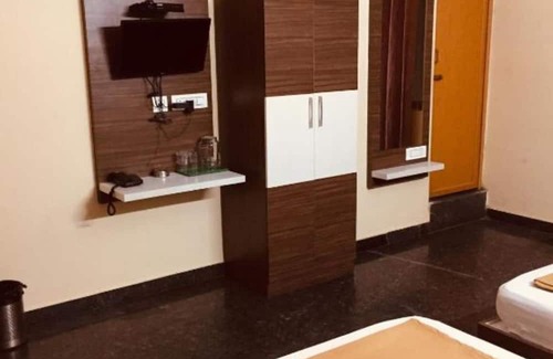 Siwan Hotel | Hotel Sapphire Inn Siwan With AC Room