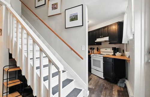 Divide Cabin | Charming Cabin W/Scenic Views Near Uc Health 2 Bedroom Cabin