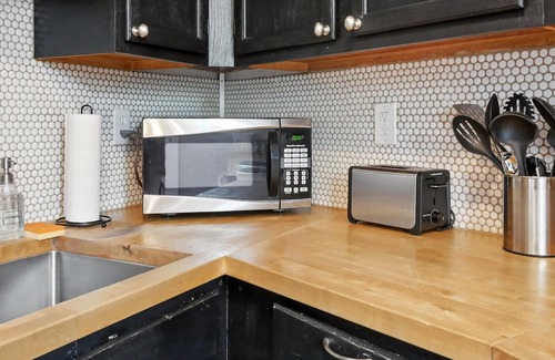 Divide Cabin | Charming Cabin W/Scenic Views Near Uc Health 2 Bedroom Cabin