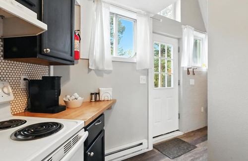 Divide Cabin | Charming Cabin W/Scenic Views Near Uc Health 2 Bedroom Cabin