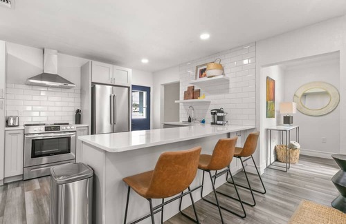 Courier City - Oscawana Apartment | NEW Soho Sanctuary - Gorgeous Apartment Steps to S Howard Ave With Fenced Yard