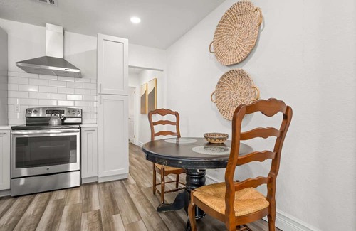 Courier City - Oscawana House | NEW Soho Home - Perfect Space for Families