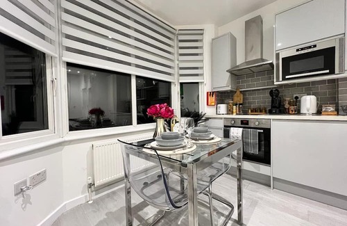 Harrow Apartment | Central Harrow 5 Studio Apartment Block