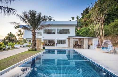 Wichit Villa | Villa with Jacuzzi &Stunning Seaview V30