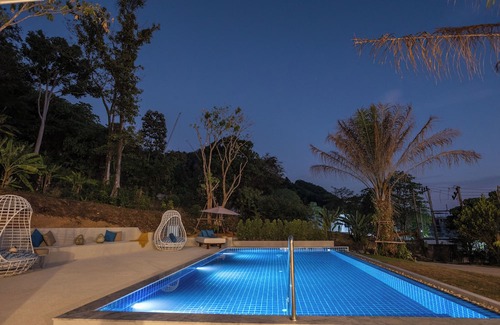 Wichit Villa | Villa with Jacuzzi &Stunning Seaview V30