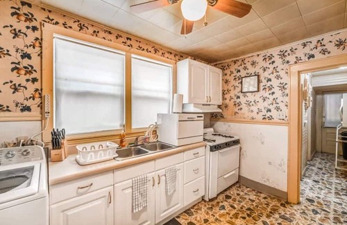 Vollintine-Evergreen House | Garland Haven Hideaway Unit A