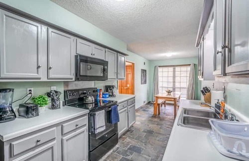 Cordova House | Hardwood Guesthouse