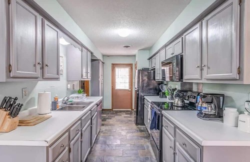 Cordova House | Hardwood Guesthouse