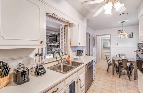 Memphis House | Pinecrest Cottage