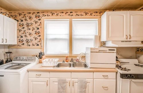 Vollintine-Evergreen House | Garland Haven Hideaway Both Units