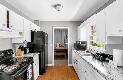 New Castle House | Broadmoor Bungalow - Both Units