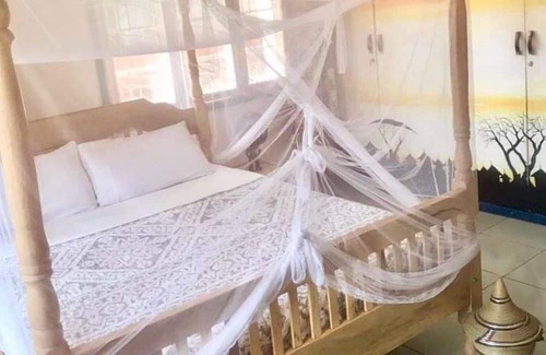 Jinja House | studio 62 guest house