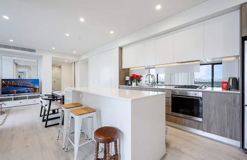 Lidcombe Apartment | Metawisebnb Executive 2-bedroom Stadium View Apartment W Parking