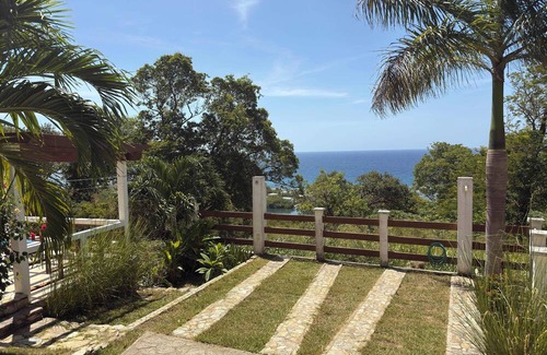 Jonesville Apartment | Roatan Infinity Pool & Ocean View