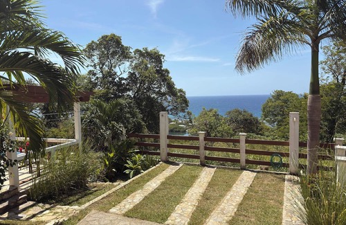 Jonesville Apartment | Roatan Infinity Pool & Ocean View