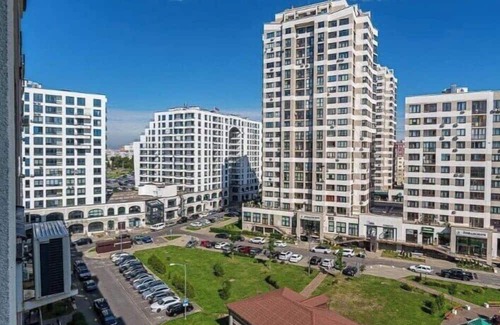 Pervomaysky District Apartment | Modern apartment with spacious kitchen