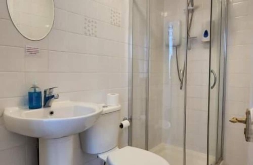 Horley Bed & Breakfast | Gatwick Castle B&B