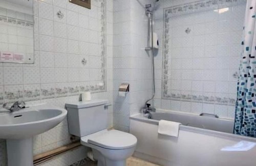 Horley Bed & Breakfast | Gatwick Castle B&B