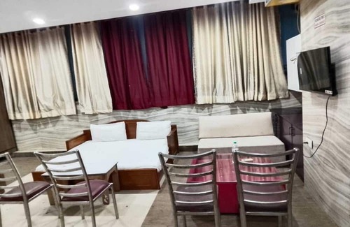 Pitampura Hotel | Fabhotel Park View I