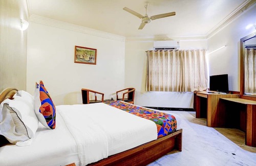 Pimpri Colony Hotel | Fabhotel Ratna Regency