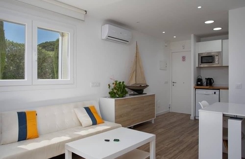 Calella de Palafrugell Apartment | Apartament amb Piscina i Parquing Baixos amb Jard