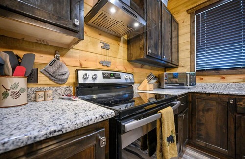 Broken Bow Apartment | The Adirondack Hottub Shuffleboard Fireplace Foosball Table Arcade