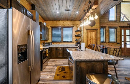 Broken Bow Apartment | The Adirondack Hottub Shuffleboard Fireplace Foosball Table Arcade