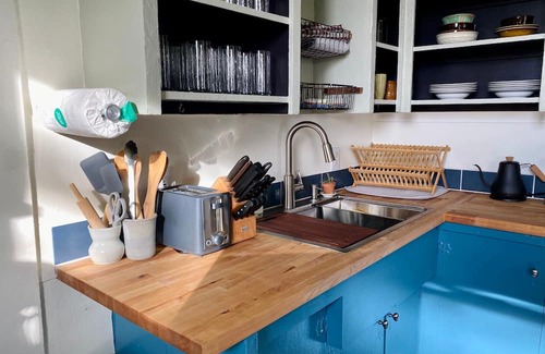 York Apartment | Downstairs Thevictorian Downtown and Dog-friendly
