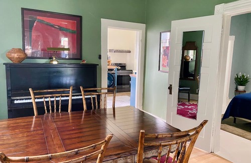 York Apartment | Downstairs Thevictorian Downtown and Dog-friendly