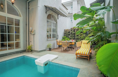 Gauravaddo Villa | ELIVAAS Esh Birch